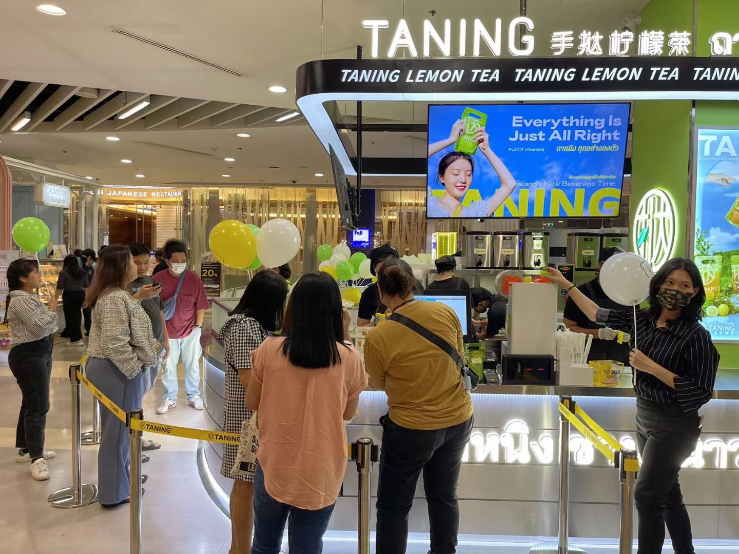 手打柠檬茶最新潮流，时尚饮品背后的故事探索